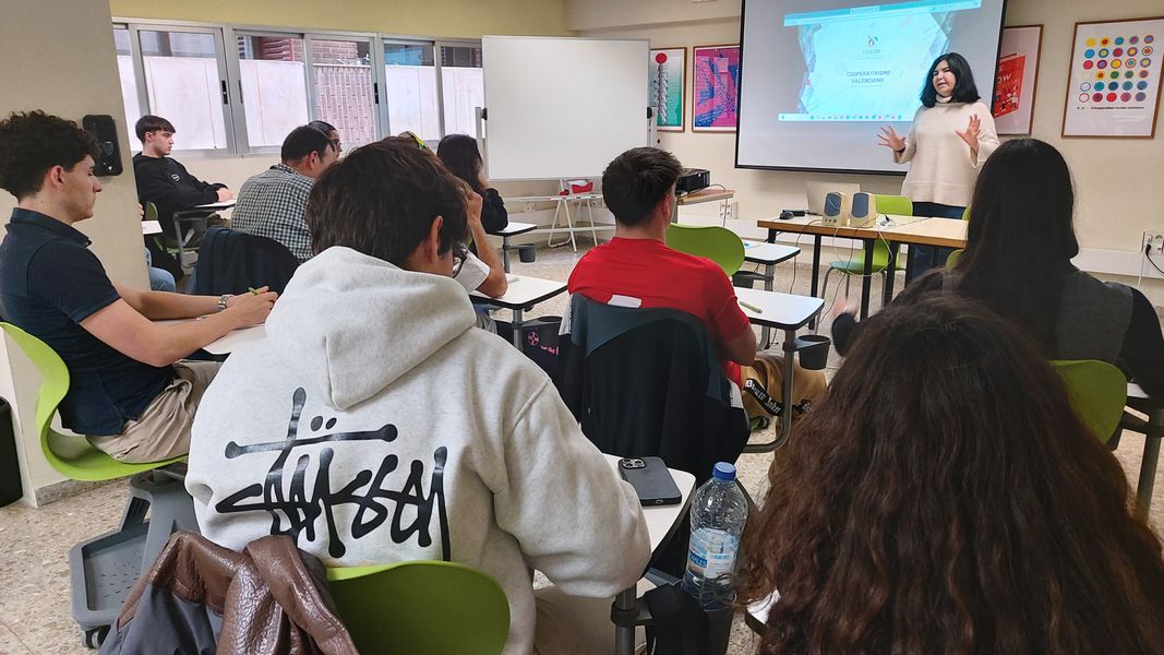 FEVECTA acoge al alumnado de la Cátedra de finanzas, cooperativismo y economía social de Caixa Popular y la Universidad Cardenal Herrera CEU